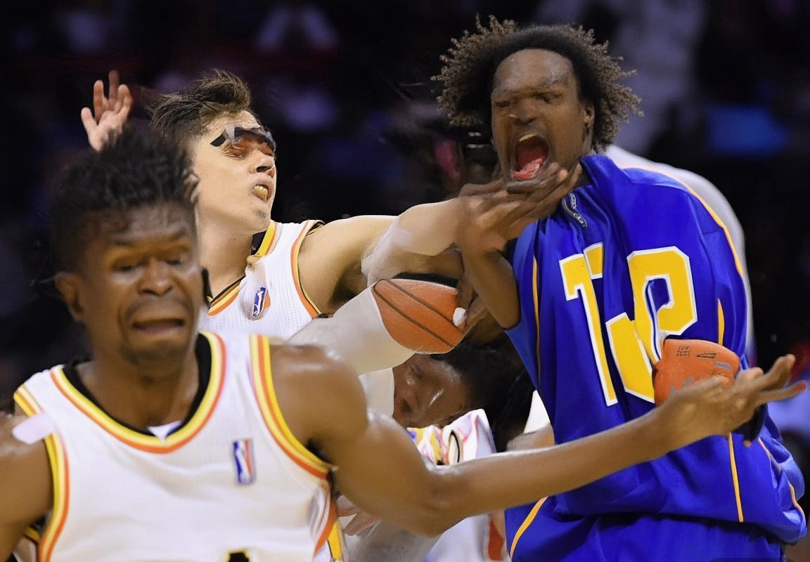 斯蒂芬·库里引爆“库有引力”，单节6投全中创NBA纪录诠释篮球艺术家